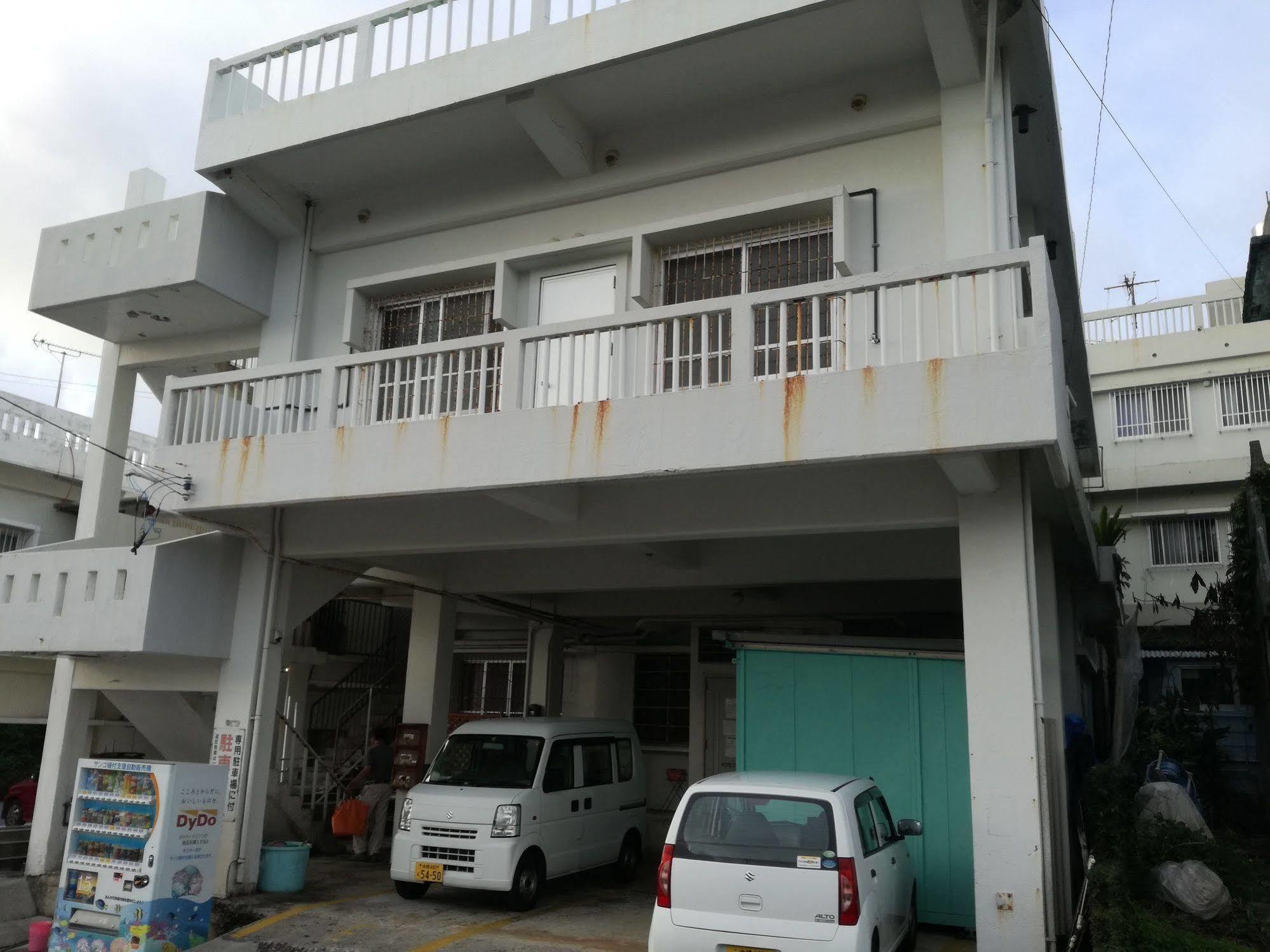 Koza Share House Hotel Okinawa Exterior foto